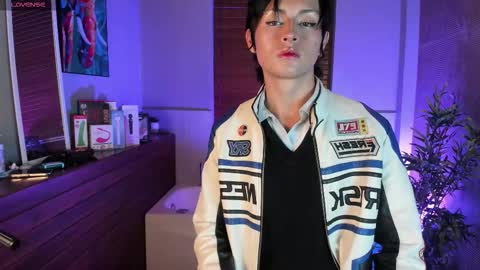 Snapshot of angell__dustt chatting on 10.30.25 Angell Dust online show from 10.30.25