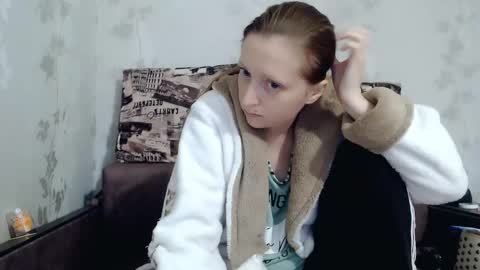 Snapshot of angellllsexy chatting on 10.31.25 Galina online show from 10.31.25