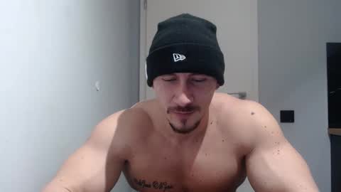  ------- SEX SHOW WITH GUYS AND GIRLS  MUSCLE SHOW online show from 02.01.25