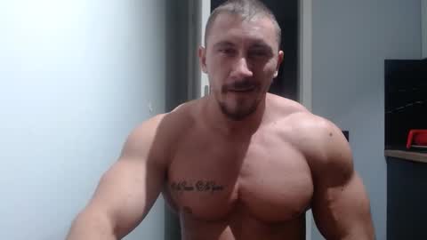  ------- SEX SHOW WITH GUYS AND GIRLS  MUSCLE SHOW online show from 09.30.25