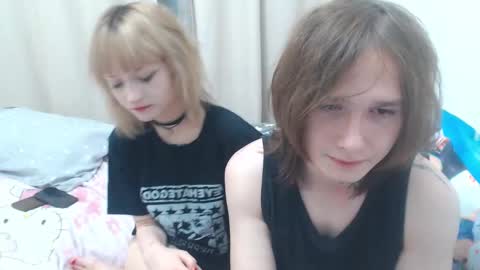 Snapshot of angelofporncouple chatting on 10.30.25 Eva online show from 10.30.25