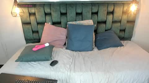 Snapshot of angelswets chatting on 12.27.24 ANGIE online show from 12.27.24