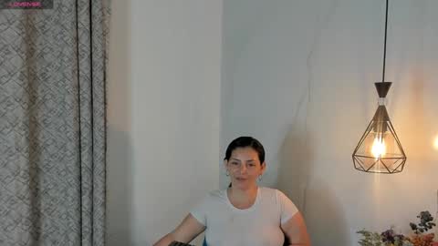 Snapshot of angelswets chatting on 12.28.24 ANGIE online show from 12.28.24