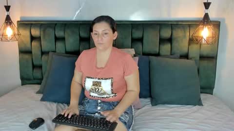 Snapshot of angelswets chatting on 02.09.25 ANGIE online show from 02.09.25