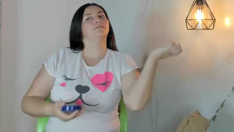 Snapshot of angelswets chatting on 02.18.25 ANGIE online show from 02.18.25