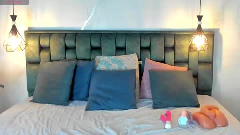 Snapshot of angelswets chatting on 03.11.25 ANGIE online show from 03.11.25