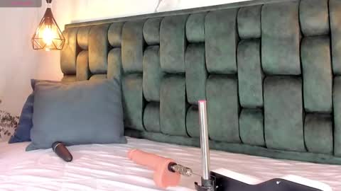 Snapshot of angelswets chatting on 09.16.25 ANGIE online show from 09.16.25