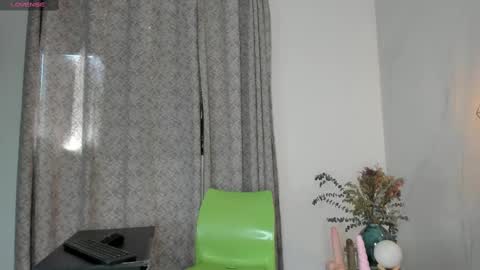 Snapshot of angelswets chatting on 09.25.25 ANGIE online show from 09.25.25