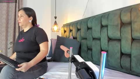 Snapshot of angelswets chatting on 10.04.25 ANGIE online show from 10.04.25