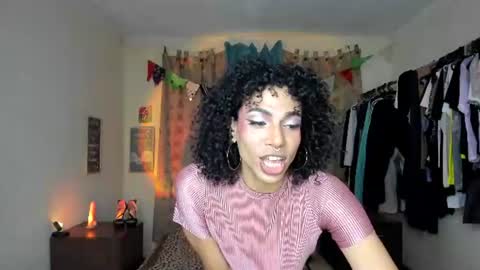 Snapshot of angelwhitte chatting on 06.18.26 angelwhitte online show from 06.18.26