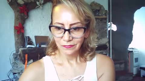 Snapshot of angelycute476334 chatting on 10.24.25 angelycute476334 online show from 10.24.25