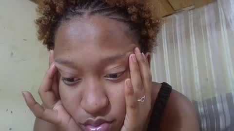 Snapshot of angevannessa chatting on 10.08.25 ange online show from 10.08.25