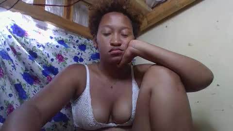 Snapshot of angevannessa chatting on 10.22.25 ange online show from 10.22.25