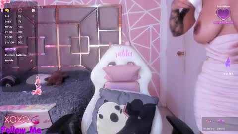 Snapshot of anggi1 chatting on 02.08.25 Anggi online show from 02.08.25