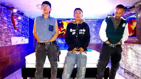 Snapshot of anghelytos chatting on 10.27.25 anghelytos online show from 10.27.25