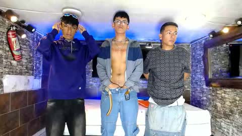 Snapshot of anghelytos chatting on 10.31.25 anghelytos online show from 10.31.25