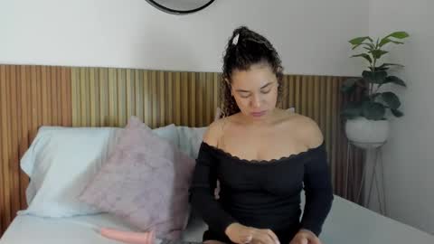 Snapshot of angie_leonn chatting on 10.15.25 A N G I E online show from 10.15.25