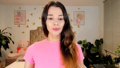 Snapshot of angie_modelo chatting on 11.05.25 Anabella online show from 11.05.25