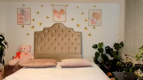 Snapshot of angie_modelo chatting on 11.11.25 Anabella online show from 11.11.25