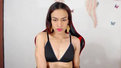 ints marianaroldan945 online show from 12.28.24