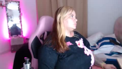 Snapshot of angiegranados1 chatting on 04.29.26 angiegranados1 online show from 04.29.26
