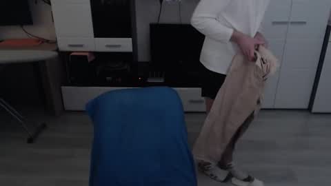 Snapshot of angryzan chatting on 10.01.25 vodka online show from 10.01.25