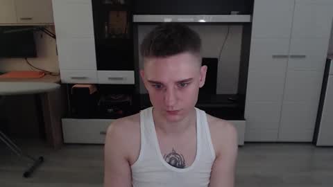 Snapshot of angryzan chatting on 10.02.25 vodka online show from 10.02.25