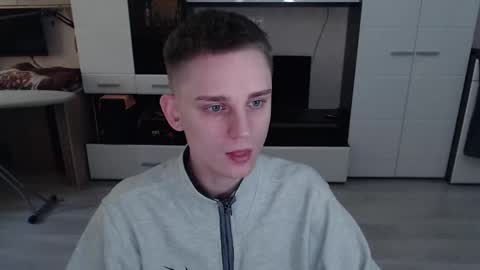 Snapshot of angryzan chatting on 10.10.25 vodka online show from 10.10.25