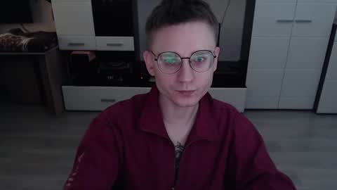 Snapshot of angryzan chatting on 10.13.25 vodka online show from 10.13.25