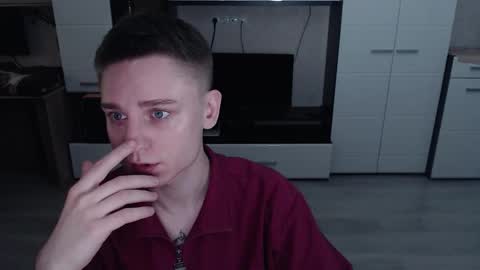 Snapshot of angryzan chatting on 10.16.25 vodka online show from 10.16.25