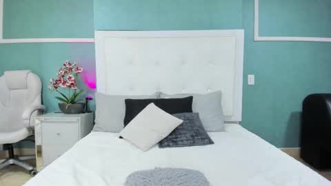 Snapshot of ania_gomez chatting on 02.13.26 Ania online show from 02.13.26