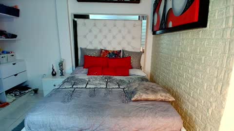 laura  online show from 09.18.25