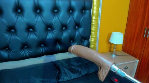 Snapshot of anievans_ chatting on 09.30.25 Ani Time schedule 0600 - 1400 GMT -5 online show from 09.30.25