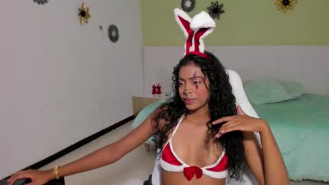 Snapshot of aniie_bby_4u chatting on 11.01.25 Any online show from 11.01.25