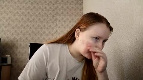 Snapshot of anika_lipps chatting on 09.12.25 Anika online show from 09.12.25