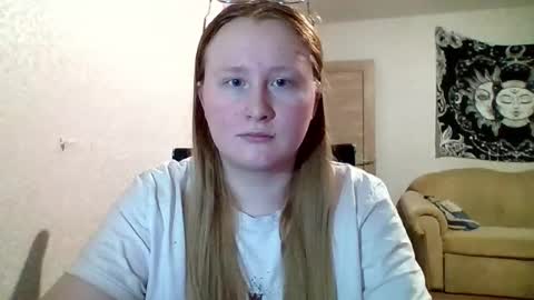 Snapshot of anika_lipps chatting on 10.08.25 Anika online show from 10.08.25