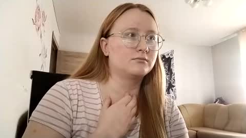 Snapshot of anika_lipps chatting on 10.17.25 Anika online show from 10.17.25