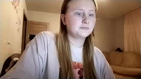 Snapshot of anika_lipps chatting on 11.06.25 Anika online show from 11.06.25