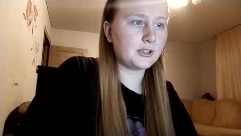 Snapshot of anika_lipps chatting on 11.12.25 Anika online show from 11.12.25