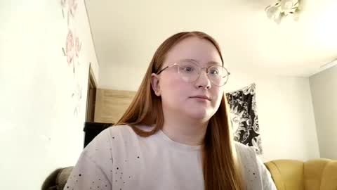 Snapshot of anika_lipps chatting on 07.12.26 Anika online show from 07.12.26