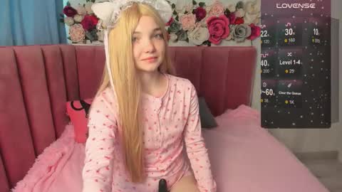 Snapshot of animealica chatting on 10.18.25 Alica online show from 10.18.25