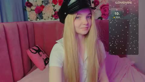 Snapshot of animealica chatting on 11.12.25 Alica online show from 11.12.25