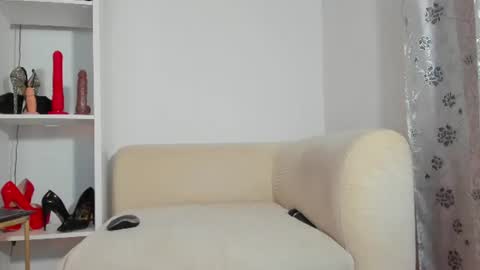 Snapshot of anisialuna_ chatting on 06.25.26 Luna online show from 06.25.26