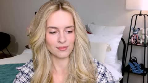 Snapshot of anitafischer chatting on 09.26.25 Anita online show from 09.26.25