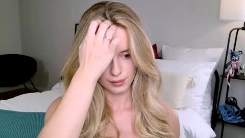 Snapshot of anitafischer chatting on 09.29.25 Anita online show from 09.29.25