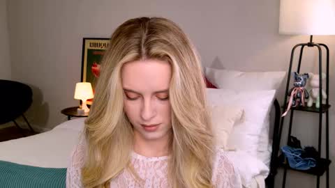 Snapshot of anitafischer chatting on 10.06.25 Anita online show from 10.06.25