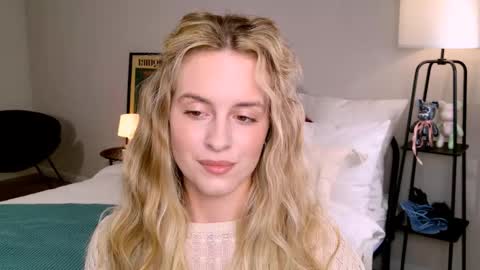 Snapshot of anitafischer chatting on 10.09.25 Anita online show from 10.09.25