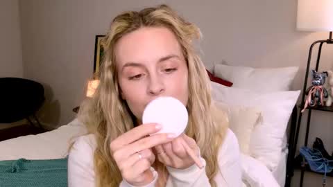 Snapshot of anitafischer chatting on 10.29.25 Anita online show from 10.29.25