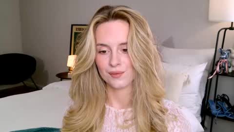 Snapshot of anitafischer chatting on 11.09.25 Anita online show from 11.09.25