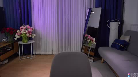 Im Anita thumb up me please its important online show from 03.12.26